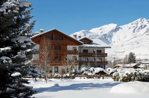 Montana Lodge & Spa, by R Collection Hotels فنادق في La Thuile