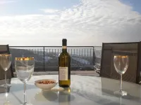 Charmingly restored apartment! Stunning views. - شقق