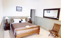 Ndalem Suratin Guesthouse فنادق في Jetis