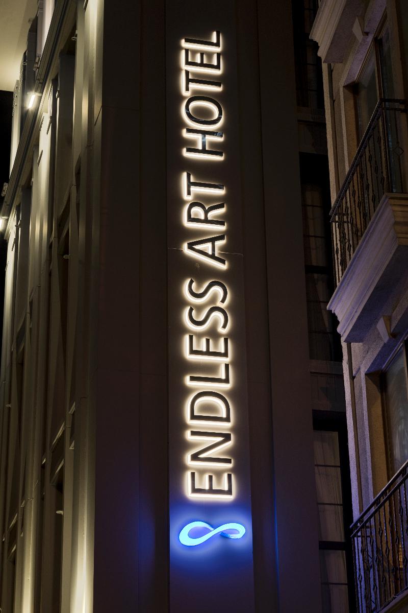 Endless Art Hotel