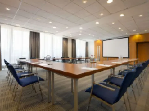 ラマダ アムステルダム エアポート スキポール バドフーフェドルプのホテル