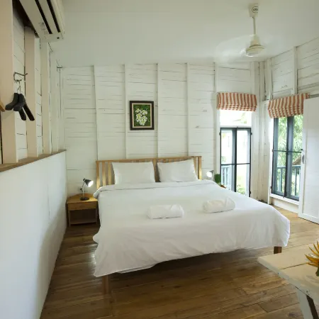 Sunshine Inn Resort Khaolak Отели рядом с достопримечательностью «Водопад Ton Chong Fa»