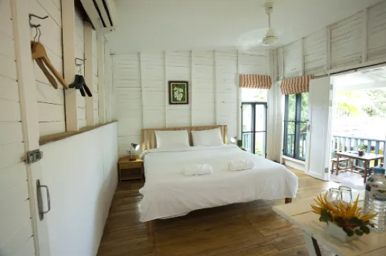 Sunshine Inn Resort Khaolak