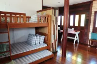 บ้านชมพู่อัมพวา - 2 ดาว