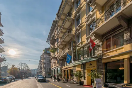 Hotel Alpina Luzern Отели в г. Люцерн