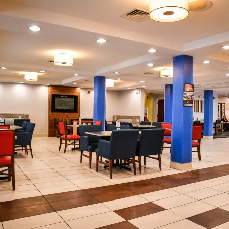 Holiday Inn Express & Suites CONCORD by IHG