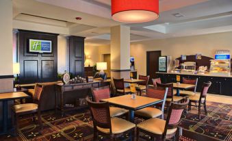 Holiday Inn Express & Suites Cotulla