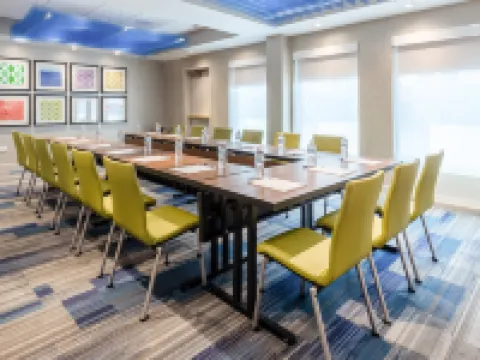 Holiday Inn Express & Suites CHICAGO-MIDWAY AIRPORT by IHG Hotels in Bedford Park