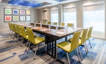 Holiday Inn Express & Suites Chicago-Midway Airport