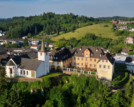Schloßhotel Kurfürstliches Amtshaus Dauner Burg Hotels in Daun