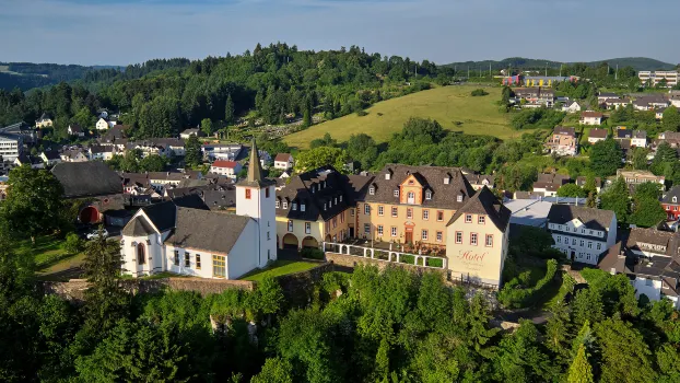 Schloßhotel Kurfürstliches Amtshaus Dauner Burg Hotels in der Nähe von von Krankenhaus Maria Hilf Daun Abteilung für Orthopädie