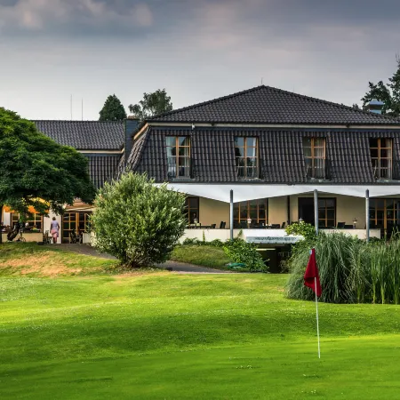 Golf Course Bonn Отели рядом с достопримечательностью «Хольцлар»