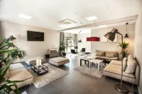 Hôtel l'Amandier Hotels in Nanterre