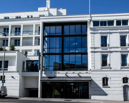 Hotel Atrium by Happyculture Hotels in Suresnes