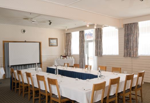 킹스게이트 호텔 테아나우