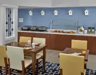 Sonesta ES Suites Burlington - 朝食