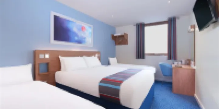 Travelodge Frimley Hotel - Standard Family Room