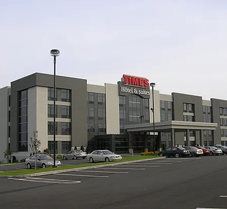 Grand Times Hotel – Aeroport de Quebec Отели рядом с достопримечательностью «Ле-Ривьер»