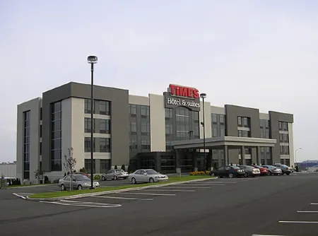 Grand Times Hotel – Aeroport de Quebec Отели в г. Л'Ансьен-Лорет