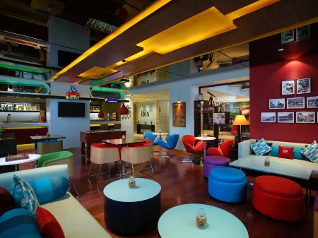 Ibis Mumbai Airport - An Accor Brand Отели рядом с достопримечательностью «Кэпитал»