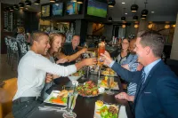 Hotel Clique Calgary Airport - bar