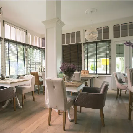 Zenzez Hotel & Lounge
