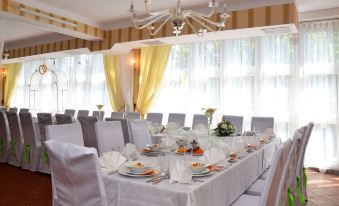 Hotel Zbyszko - Housity