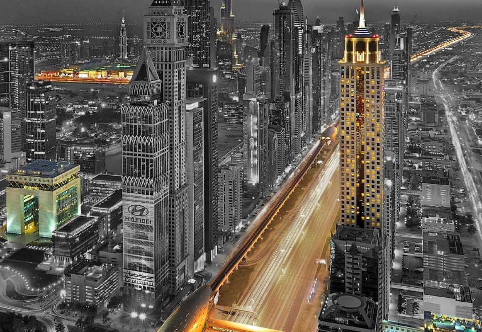 [밀레니엄 플라자 호텔 두바이 옥상 수영장 전경]