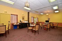 Econo Lodge Inn & Suites