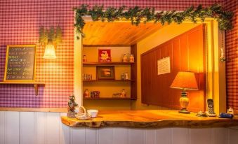 Adk Trail Inn