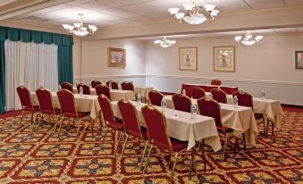 Holiday Inn Express & Suites Youngstown N (Warren/Niles)