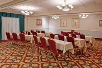 Holiday Inn Express & Suites Youngstown N (Warren/Niles) Отели в г. Найлс