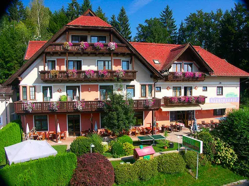 Hotel Kärntnerhof Velden by S4Y Hôtels à : Gemeinde Steindorf am Ossiacher See