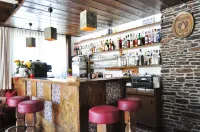 Tiroler Cafe Hotels in Huben