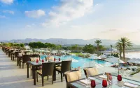 Crowne Plaza MUSCAT by IHG - สระว่ายน้ำแบบอินฟินิตี้