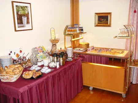 Hotel Garni Schmid Отели рядом со станцией Neu-Ulm