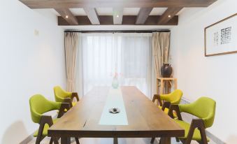 Wuyuan Fangzi Tea Homestay (Wuyuan High-speed Railway Station Xiangao Ancient City Branch)