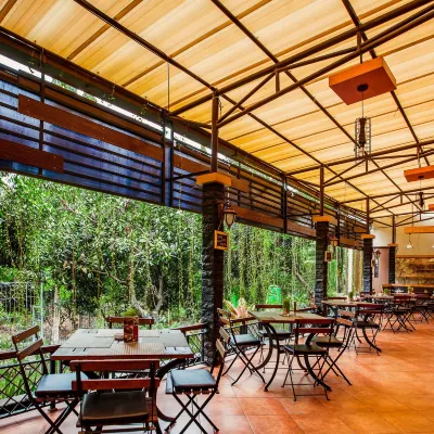 MM UGM Hotel 堪布清真寺UGM附近的飯店