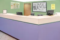 Super 8 by Wyndham Beaver DAM Hotel a Clyman