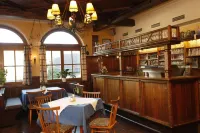 Hotel Gasthof Zum Kirchenwirt Hotels in Hallein