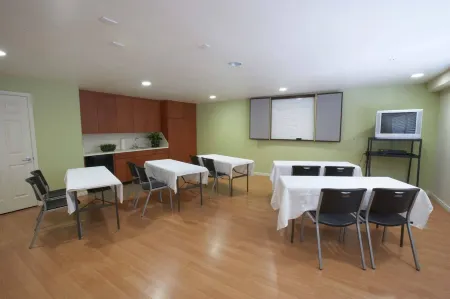 Premier Inns Tolleson Отели в г. Толсон