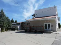 Almo Court Motel