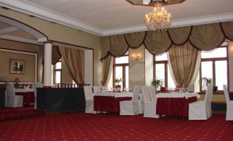 U Zolotykh Vorot Hotel