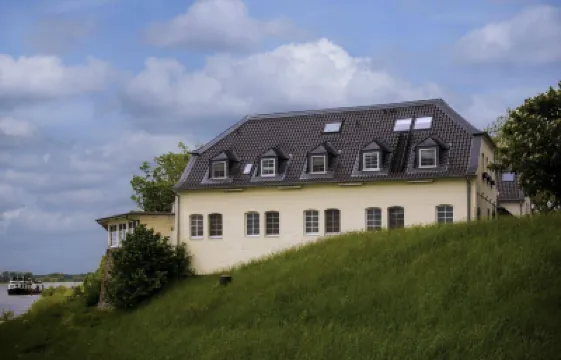 Schnellenburg Hoteles cerca de Recinto ferial Messe Düsseldorf