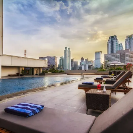 Royal Kuningan Отели рядом с достопримечательностью «Торговый центр Kuningan City»