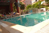 Hotel London Blue - ที่มีสระว่ายน้ำ