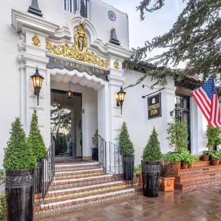 Cypress Inn Carmel-by-The-Sea Отели рядом с достопримечательностью «Пляж Кармел»