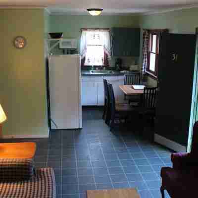 Hill View Motel and Cottages Dining/Meeting Rooms
