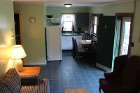 Hill View Motel and Cottages - Pet friendly