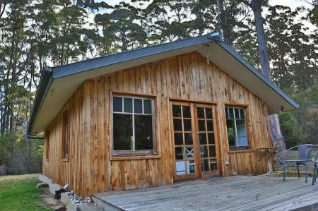 Saintys Creek Cottage Отели рядом с достопримечательностью «Bruny Island Ferry Terminal»